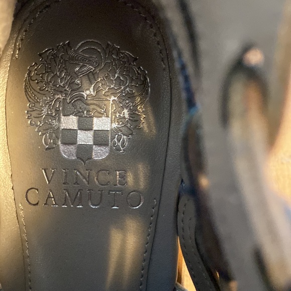 Vince Camuto boots/booties, size 8 - Picture 4 of 7